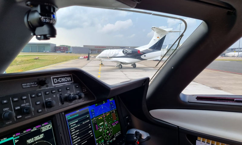 Cockpit view from D-CNOW, Phenom 300E