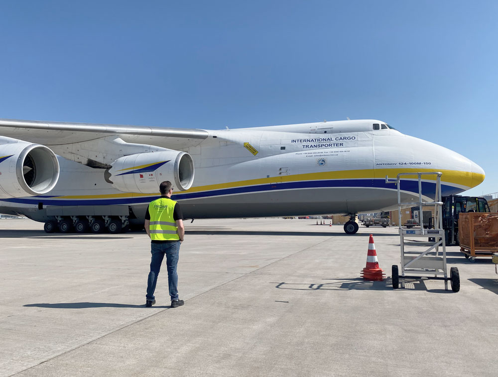 Outsized Cargo mit Antonov AN-124 von Leipzig nach China